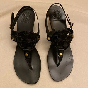 Tory Burch black patent kitten heel sandals size 8M